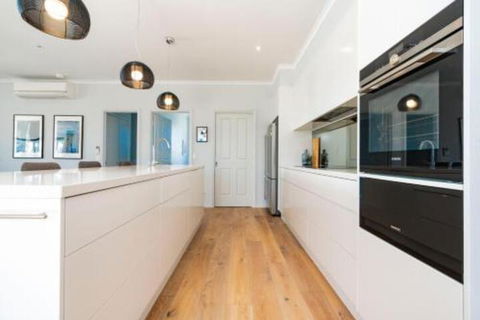 VIEWS FOREVER INVERLOCH - Accommodation in Brisbane 4
