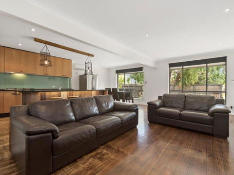 Family Foreshore Favourite - Accommodation in Brisbane 5