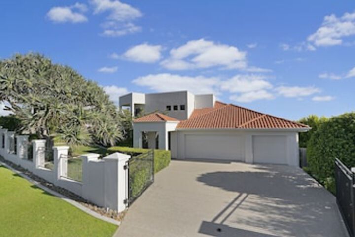 Castaways Beach QLD Accommodation in Brisbane