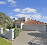 Castaways Beachside Family Retreat 44 Driftwood Drive - Accommodation in Brisbane
