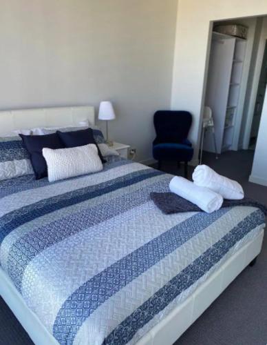LOCATION LOCATION CITY VIEWS NETFLIX WIFI WINE - Accommodation in Brisbane 6