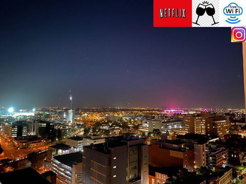 LOCATION LOCATION CITY VIEWS NETFLIX WIFI WINE - Accommodation in Brisbane 2
