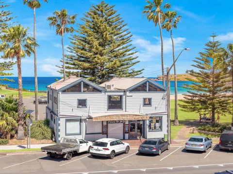 Bathers At The Beach Across From Surf Beach - Accommodation in Brisbane 2