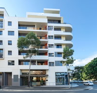 Meriton Serviced Apartments Danks Street - Accommodation in Brisbane