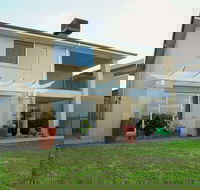 Waterfront Villa in Sanctuary Lakes - Accommodation in Brisbane