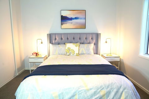 Waterfront Villa In Sanctuary Lakes - Accommodation in Brisbane 6