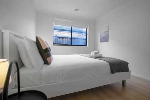 Lightful Charming House With Free Parking - Accommodation in Brisbane 2