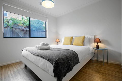 Lightful Charming House With Free Parking - Accommodation in Brisbane 4
