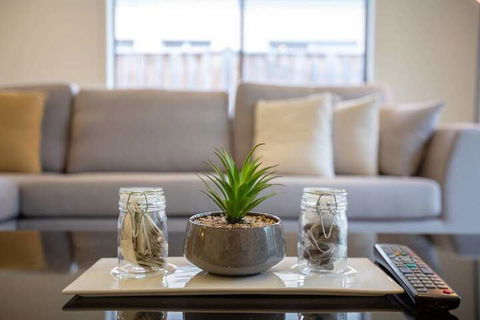 Lightful Charming House With Free Parking - Accommodation in Brisbane 3