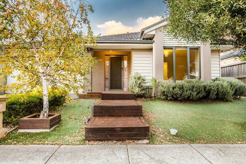 Lightful Charming House With Free Parking - Accommodation in Brisbane 1