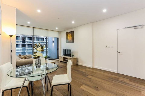 New Bright Apartment In Waterloo Near Park - Accommodation in Brisbane 3