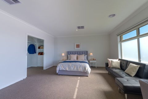Luxury Waterfront Grand Villa In Melbourne - Accommodation in Brisbane 7