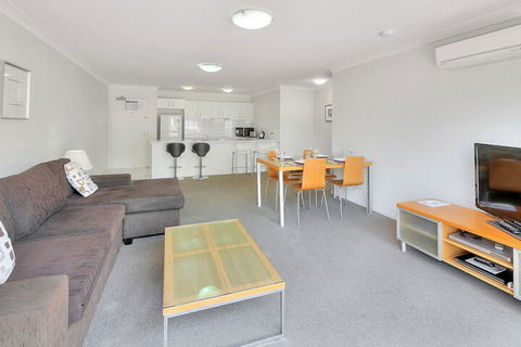 Airtrip Apartment On Russell St - Accommodation in Brisbane 3