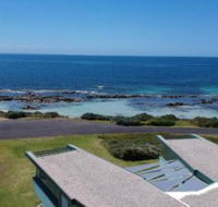 Boathouse nearly in the water  wonderful views - Accommodation in Brisbane