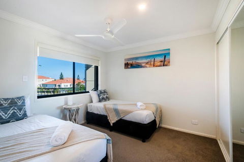 Oceanside - Accommodation in Brisbane 4