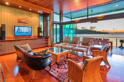 Yacht Club 19 Bijou De Mer 2 Buggies - Accommodation in Brisbane 7