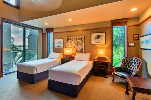 Yacht Club 19 Bijou De Mer 2 Buggies - Accommodation in Brisbane 6