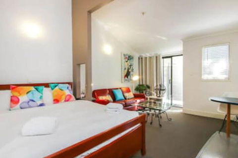 Comfortable Studio Near New Farm Park - Accommodation in Brisbane 0