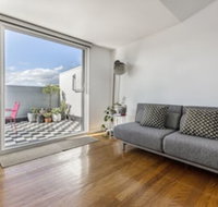 Fabulous Fitzroy Converted Warehouse - Accommodation in Brisbane