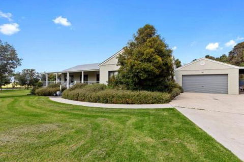 MERMAIDS On MARENGO Large Home With Wifi - Accommodation in Brisbane 3