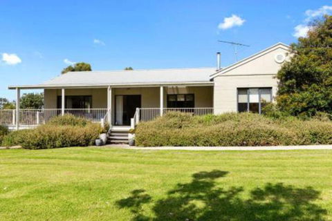 MERMAIDS On MARENGO Large Home With Wifi - Accommodation in Brisbane 4