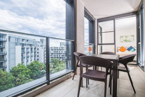 Bright & Modern! 2bed 2bath APT With Parking - Accommodation in Brisbane 4