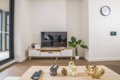 Bright & Modern! 2bed 2bath APT With Parking - Accommodation in Brisbane 3
