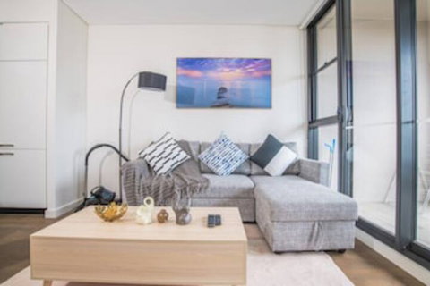 Bright & Modern! 2bed 2bath APT With Parking - Accommodation in Brisbane 0