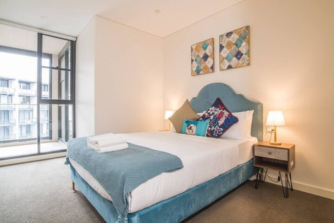 Bright & Modern! 2bed 2bath APT With Parking - Accommodation in Brisbane 5