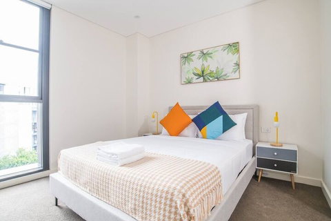 Bright & Modern! 2bed 2bath APT With Parking - Accommodation in Brisbane 7