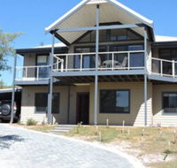 Jay's Beach House - Accommodation in Brisbane