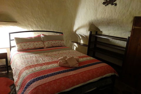 Di's Dugouts - Accommodation in Brisbane 4