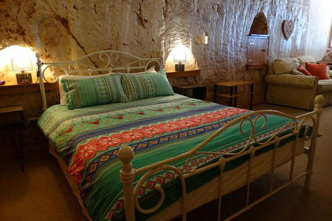 Di's Dugouts - Accommodation in Brisbane 7