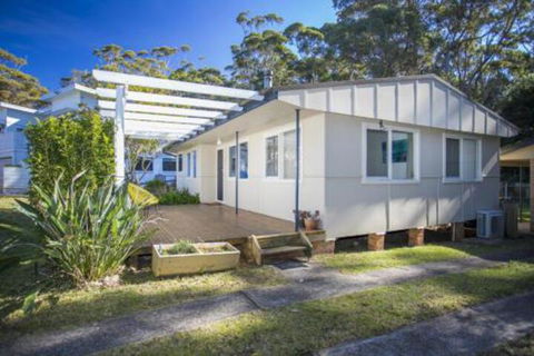 MOLLYMOOK BEACH COTTAGE - Accommodation in Brisbane 3