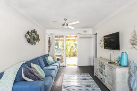 MOLLYMOOK BEACH COTTAGE - Accommodation in Brisbane 4