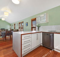 Family Friendly Weatherboard Cottage - Accommodation in Brisbane
