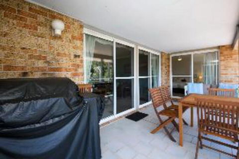 3 Bedroom House At Sandy Point Road 151 - Accommodation in Brisbane 1