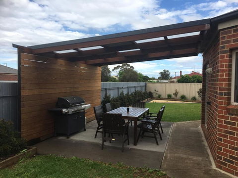 Numurkah Apartments The Saxton - Accommodation in Brisbane 1