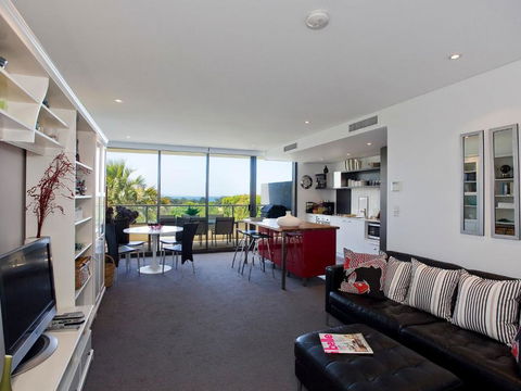LORNE CHALET APARTMENT 10 Ask About Midweek Deals - Accommodation in Brisbane 1