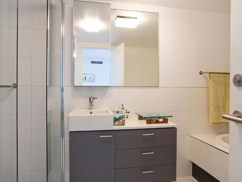 LORNE CHALET APARTMENT 10 Ask About Midweek Deals - Accommodation in Brisbane 2