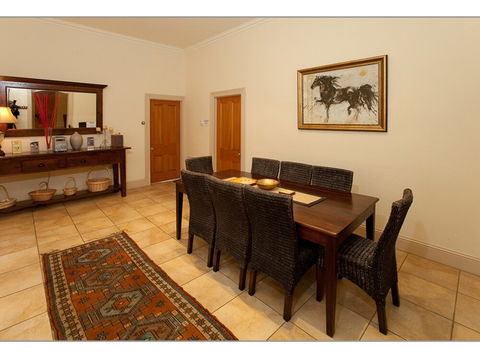 Fairholme Townhouse - Accommodation in Brisbane 4