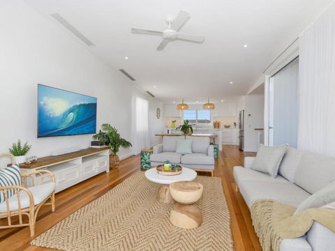 KINGY BEACH HOUSE At 162 - Accommodation in Brisbane 3