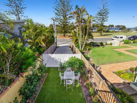 KINGY BEACH HOUSE At 162 - Accommodation in Brisbane 5