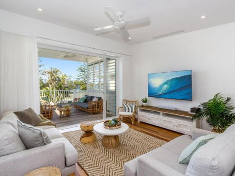 KINGY BEACH HOUSE At 162 - Accommodation in Brisbane 6
