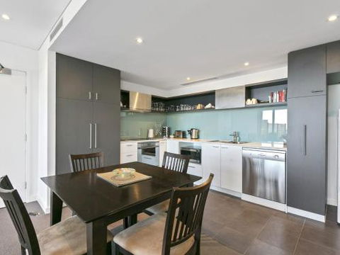 LORNE CHALET APARTMENT 36 Central Location - Accommodation in Brisbane 6