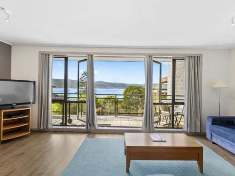 APARTMENT 29 PACIFIC APARTMENTS Grand Escape With Ocean Views - Accommodation in Brisbane 2