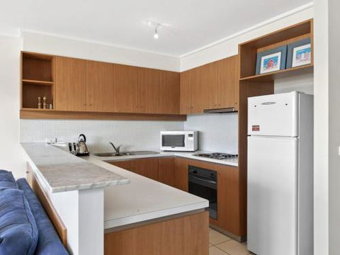 APARTMENT 29 PACIFIC APARTMENTS Grand Escape With Ocean Views - Accommodation in Brisbane 6