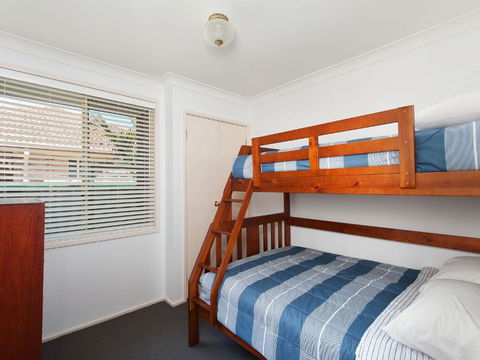 Fingal Waves At Fingal Bay NSW - Accommodation in Brisbane 1