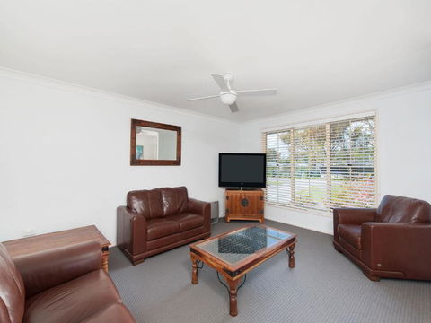 Fingal Waves At Fingal Bay NSW - Accommodation in Brisbane 2