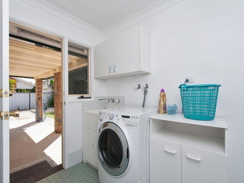 Fingal Waves At Fingal Bay NSW - Accommodation in Brisbane 5